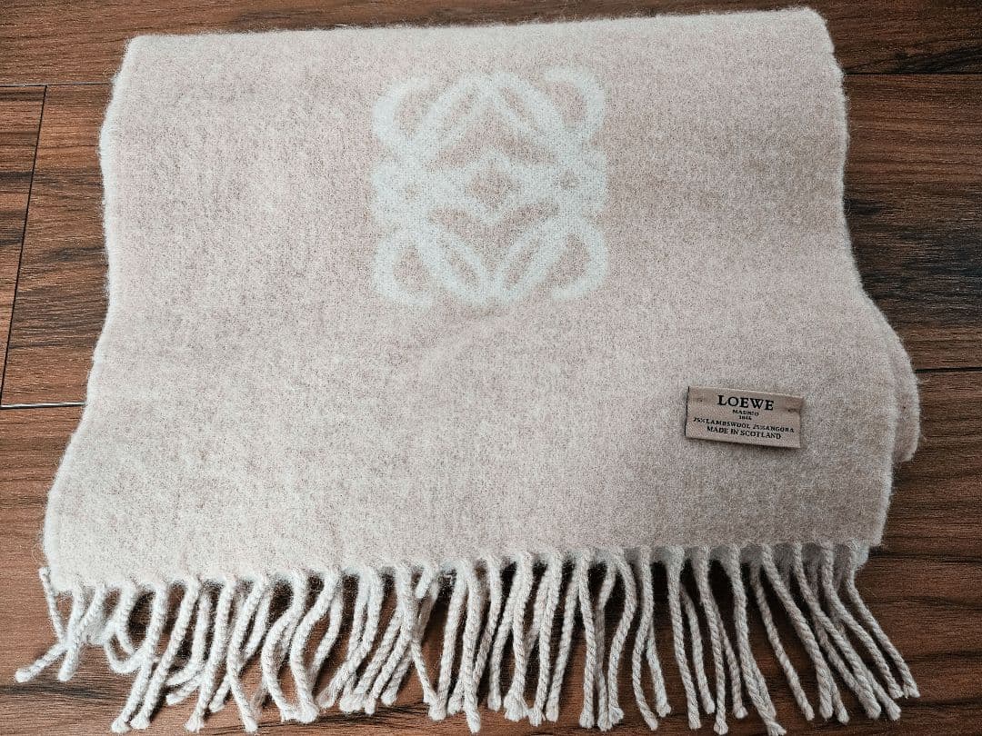 (お値下げ中)LOEWE ベージュ マフラー フリンジ付き