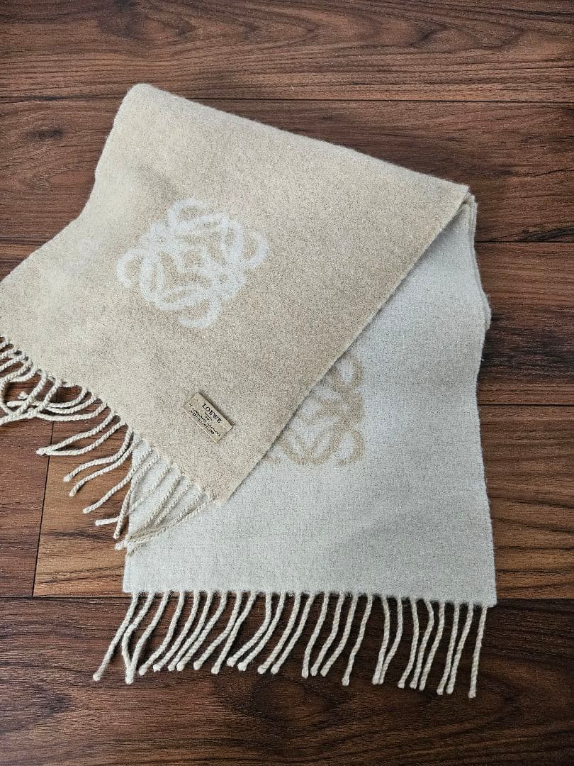 (お値下げ中)LOEWE ベージュ マフラー フリンジ付き