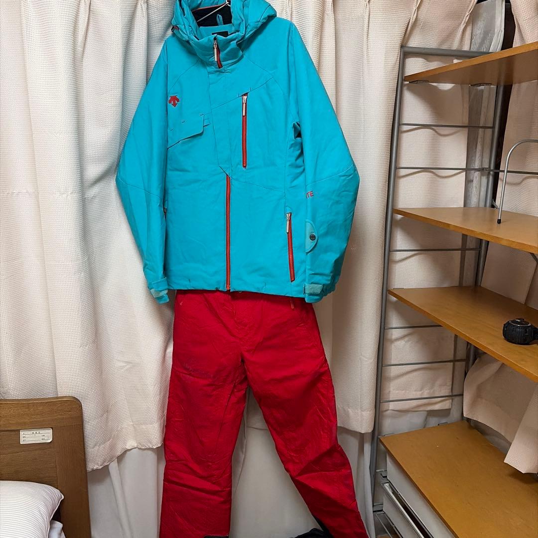 スキーウェア デサント　move sports フード付き