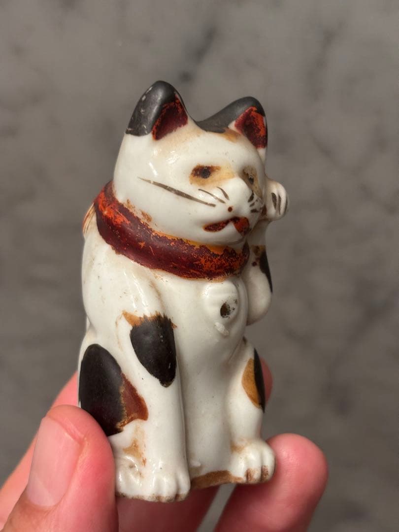 江戸時代後期　神秘的な瞳でとても雰囲気のあるお金や良き人を招く招き猫