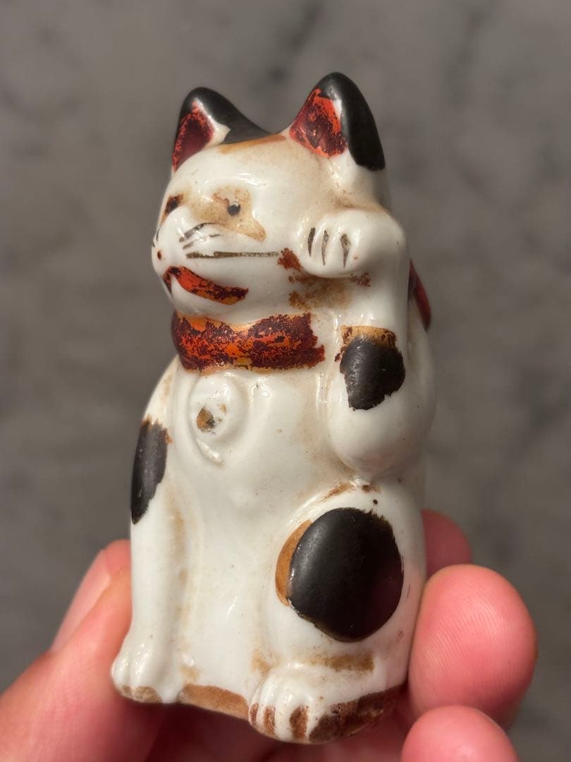 江戸時代後期　神秘的な瞳でとても雰囲気のあるお金や良き人を招く招き猫