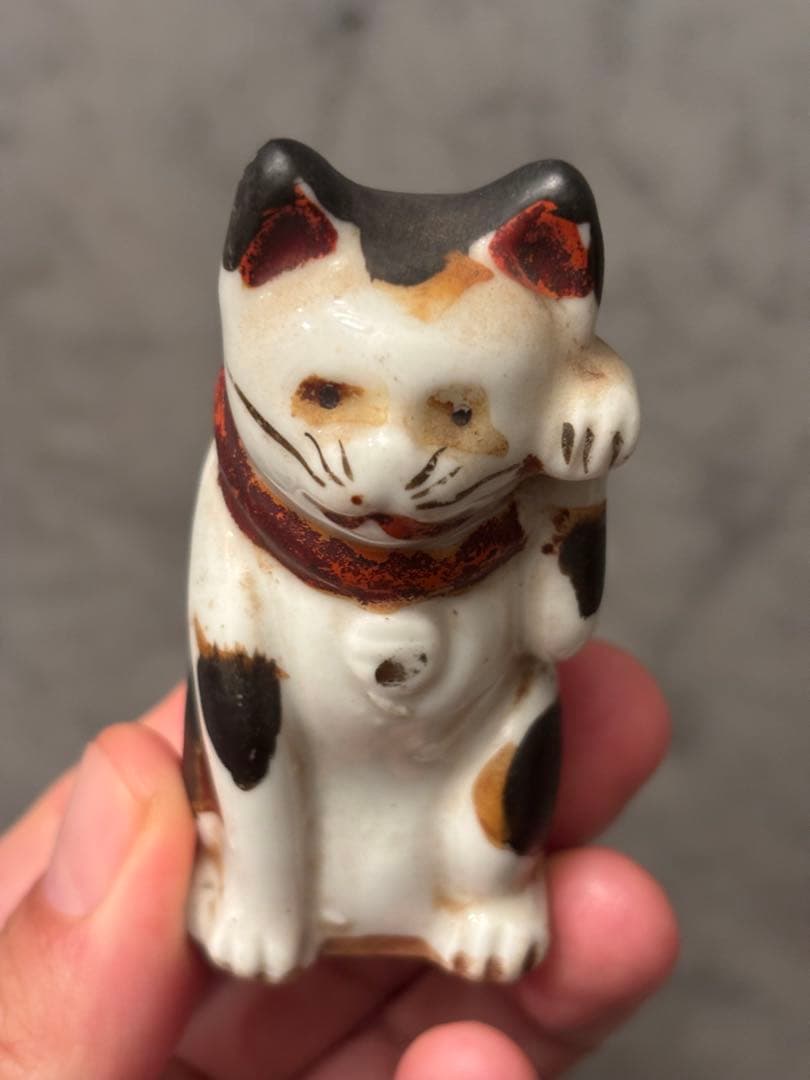 江戸時代後期　神秘的な瞳でとても雰囲気のあるお金や良き人を招く招き猫