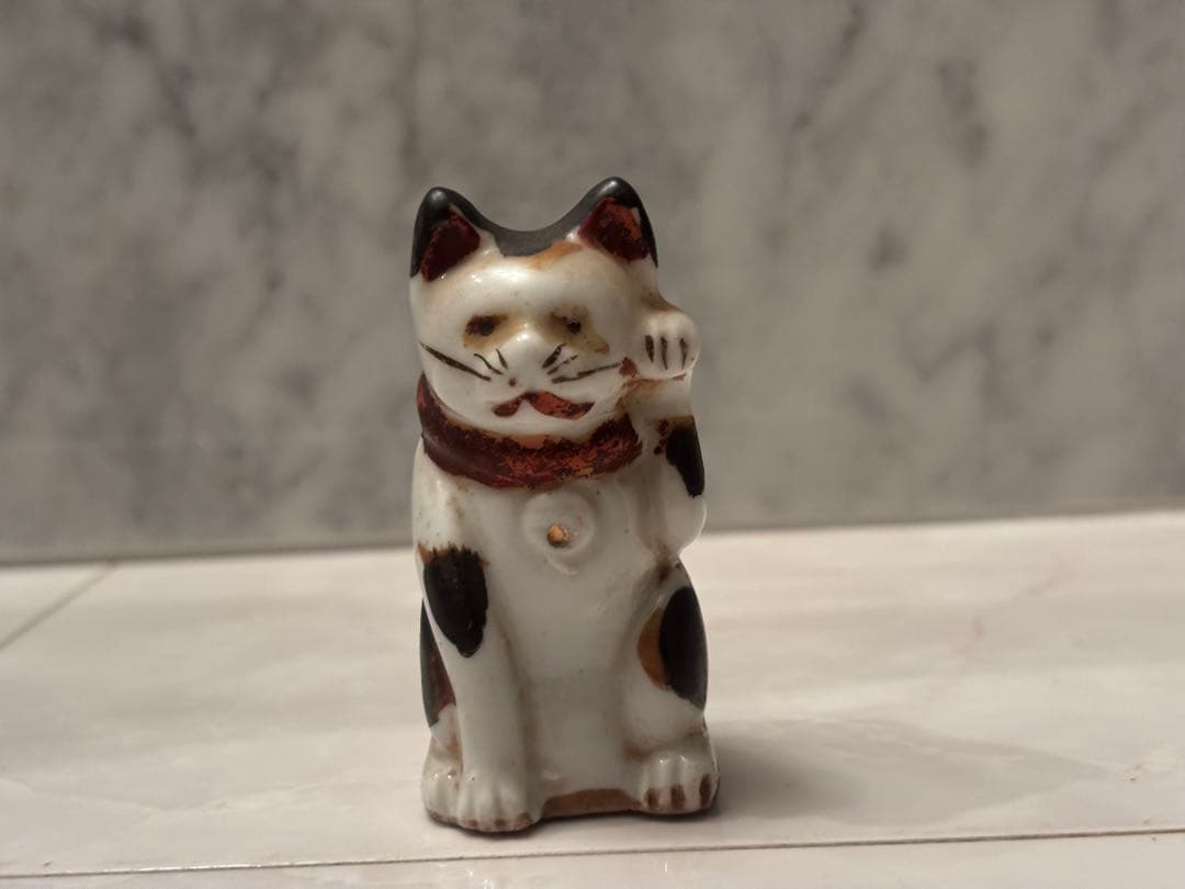 江戸時代後期　神秘的な瞳でとても雰囲気のあるお金や良き人を招く招き猫