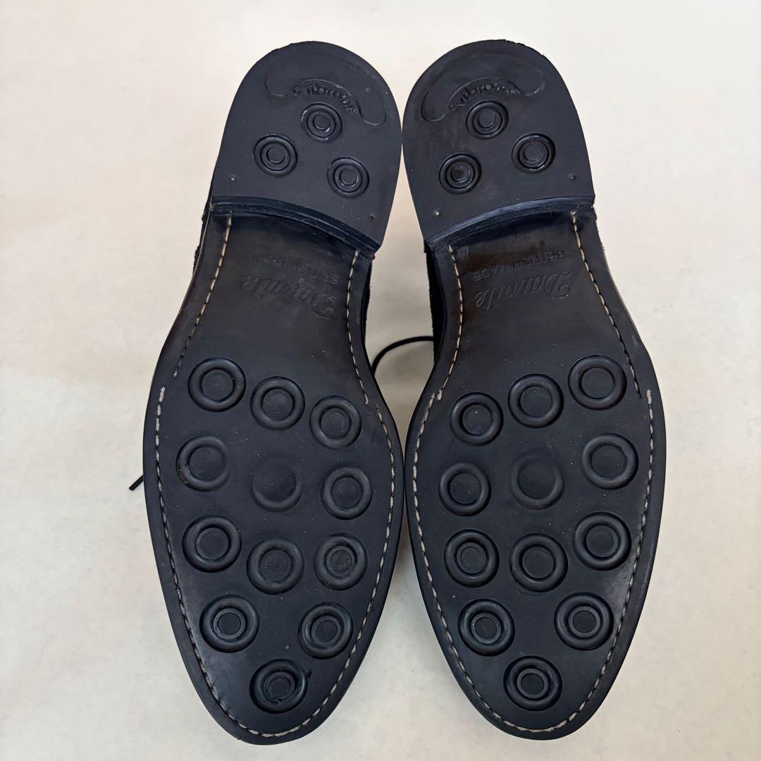 ジャランスリワヤ　スウェード　黒　内羽根　パンチドキャップトゥ　ストレートチップ