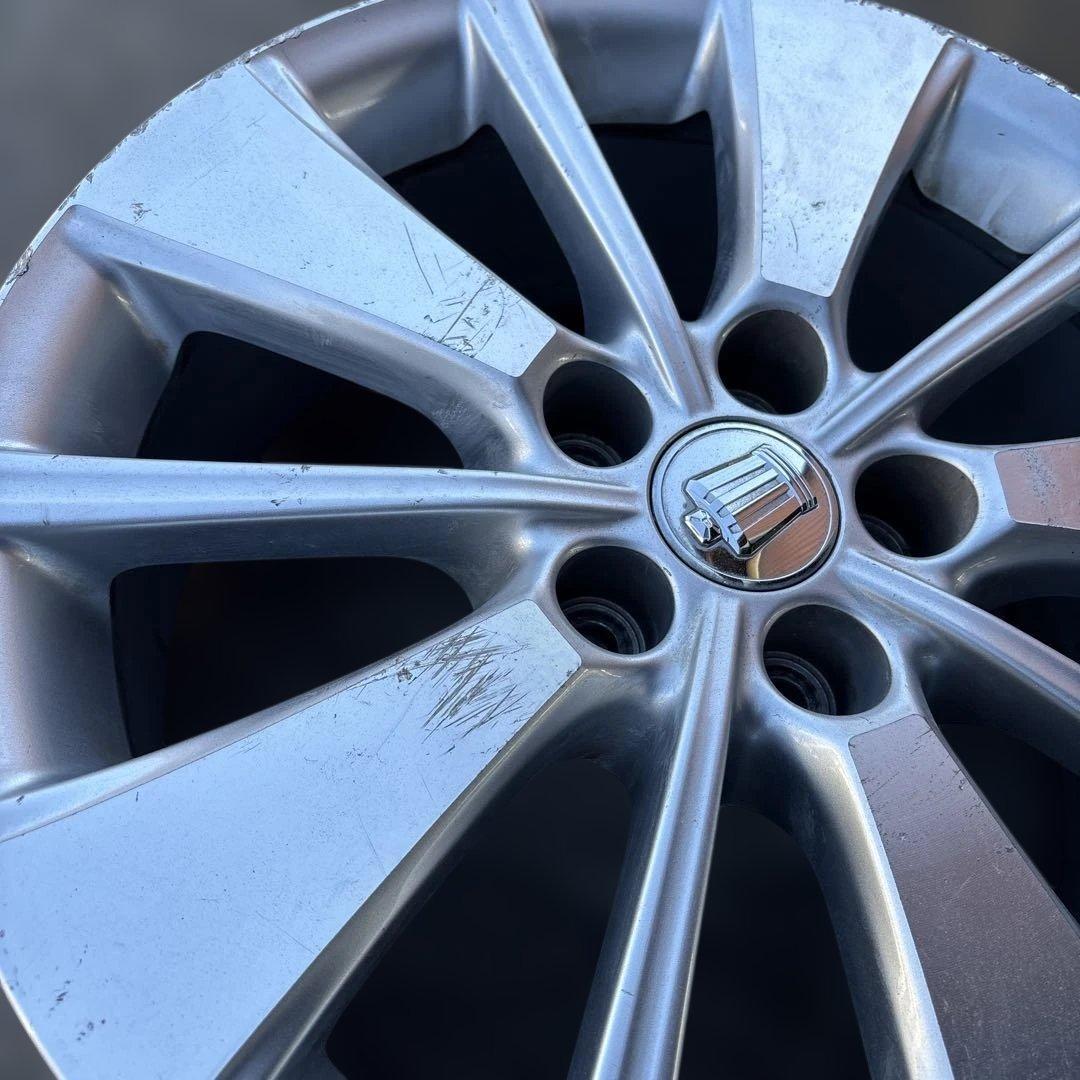 トヨタ 200系クラウンハイブリッド 純正 18インチ 4本 傷多数あり