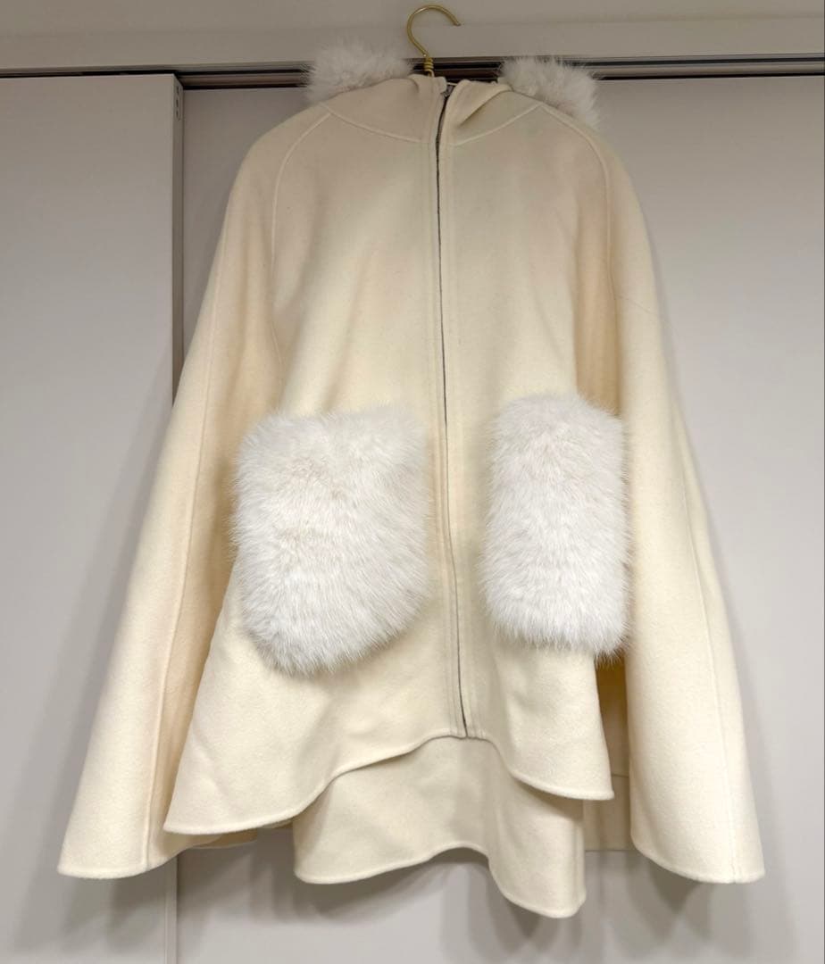 新品タグ付き★eimy ファーポケットスカラップマントコート Mサイズ