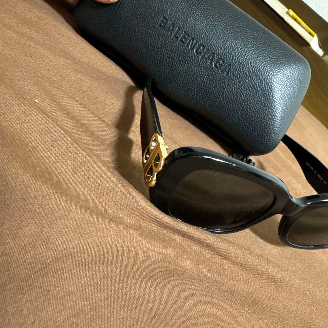BALENCIAGA ブラック サングラス ケース付き