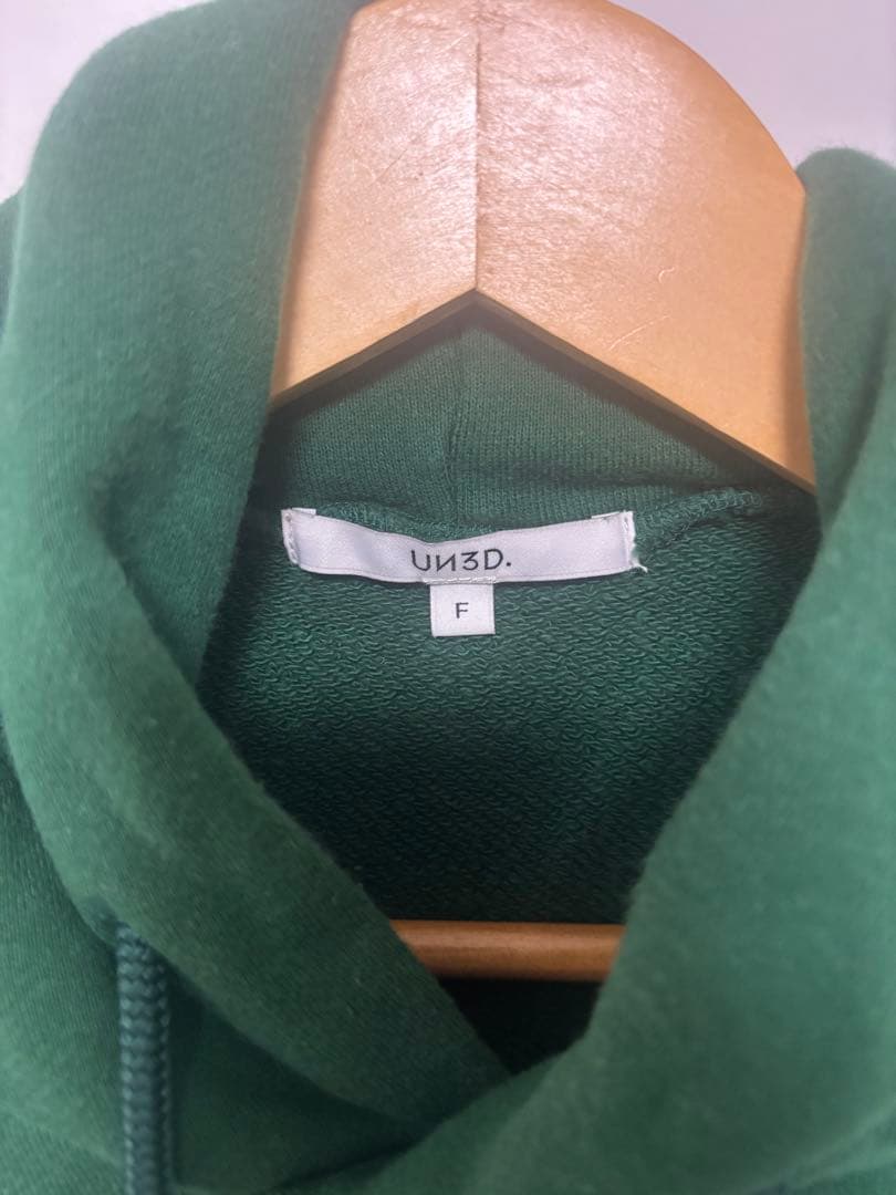 UN3D. ダークグリーン クロップドフーディー F 緑　アンスリード　パーカー