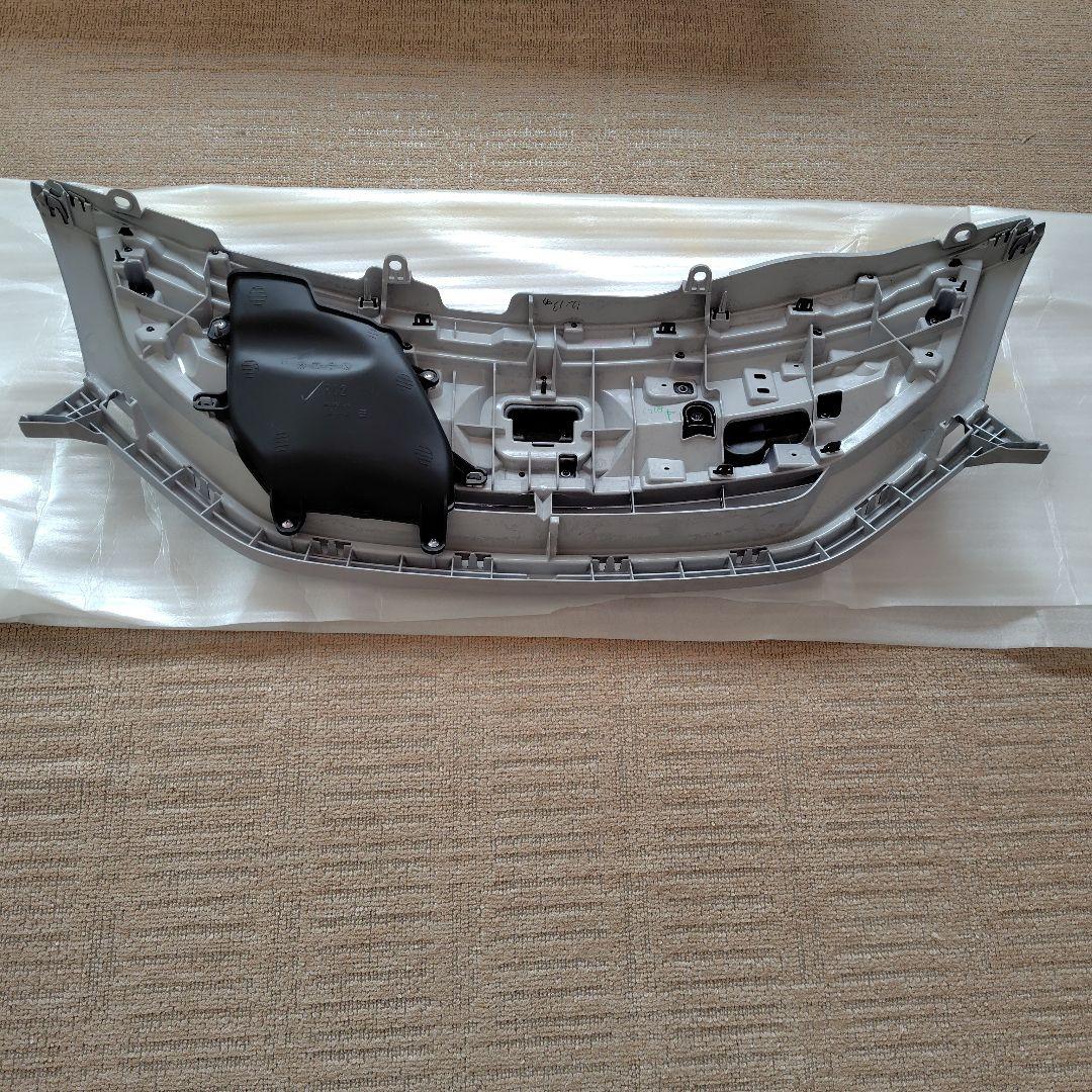 HONDA　フリード　H24年式　GP3　純正フロントグリル 新品未使用