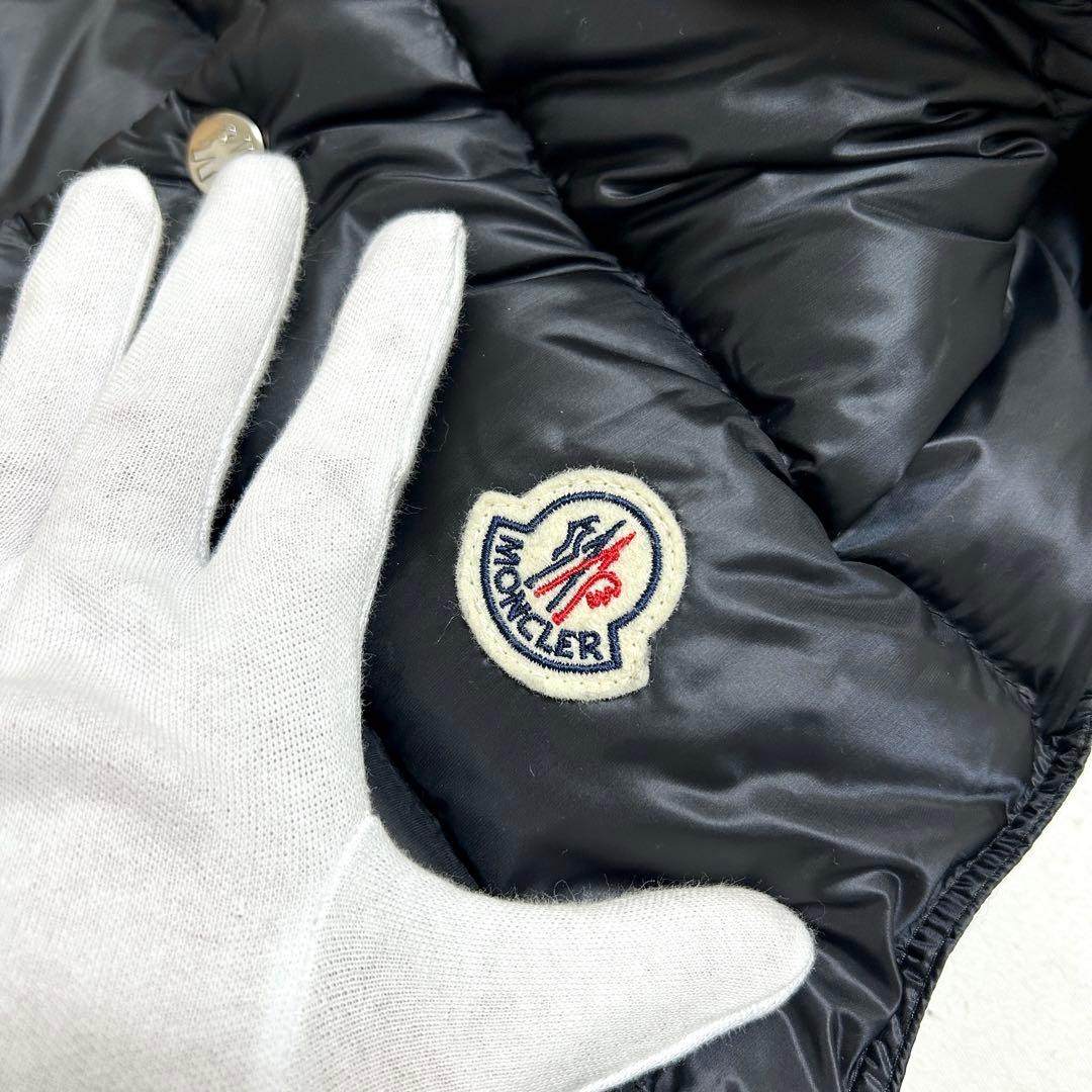 t*s様 極美品 MONCLER BILLECART ダウンベスト フード付き