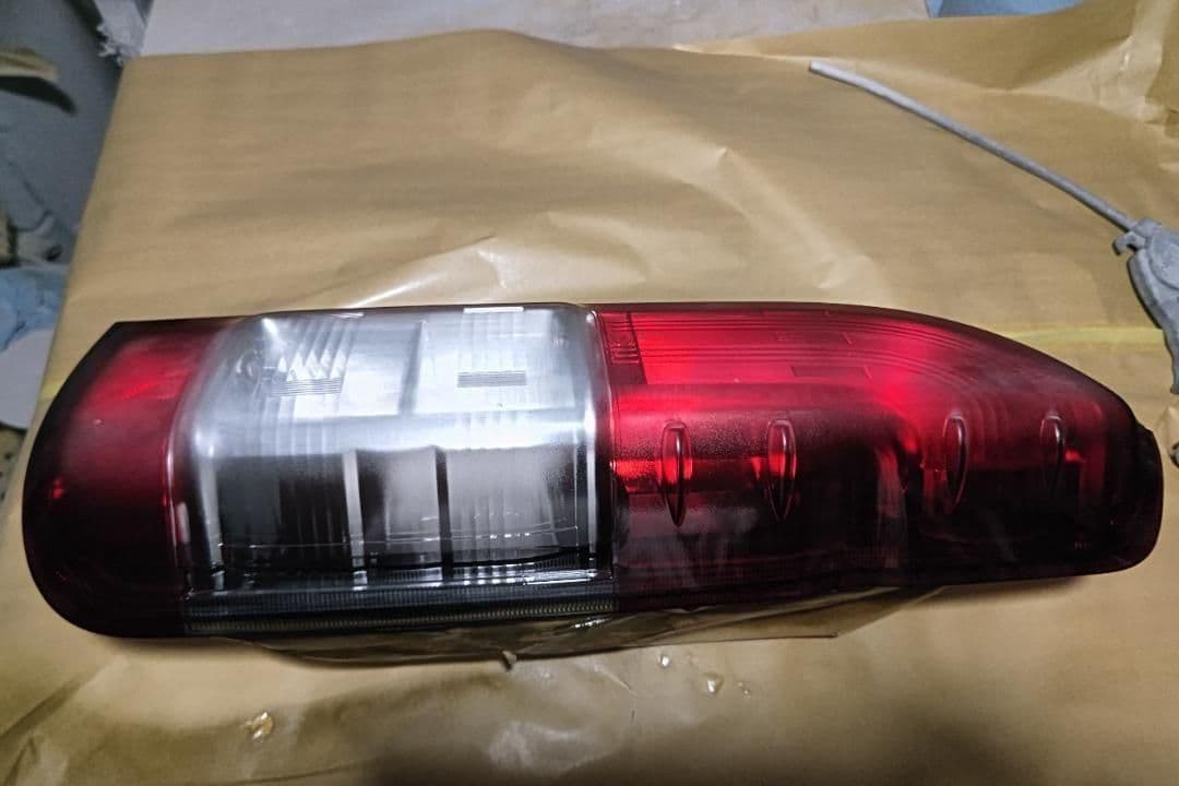 ハイエース200系納車外し純正テールベースグラデーションスモーク塗装キャンディ