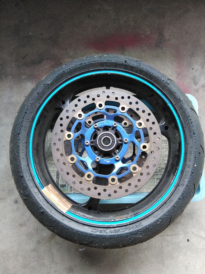 CBR600RR 04年式PC37用フロントホイール おまけ付き