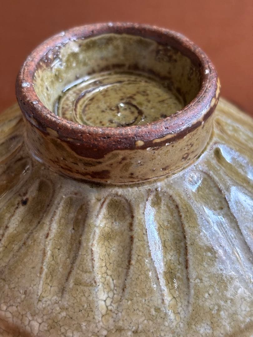 やまちゃん河井寛次郎作黄釉彫蓮弁文茶碗