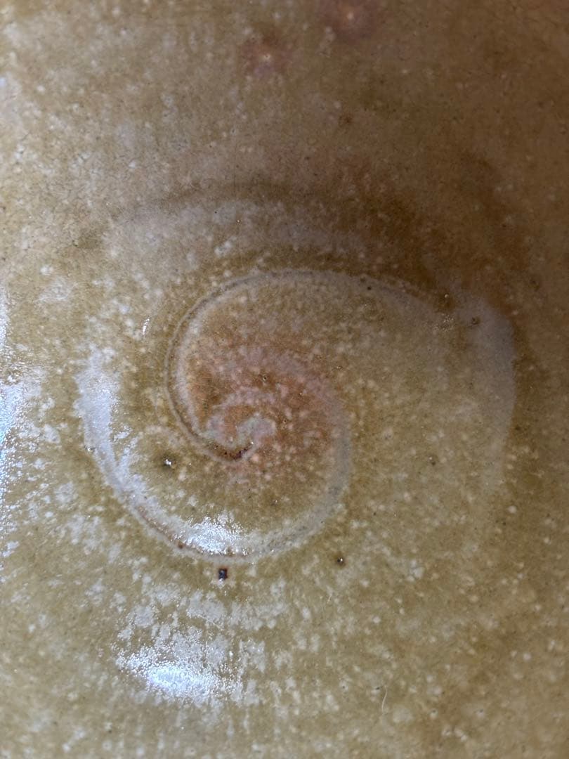 やまちゃん河井寛次郎作黄釉彫蓮弁文茶碗