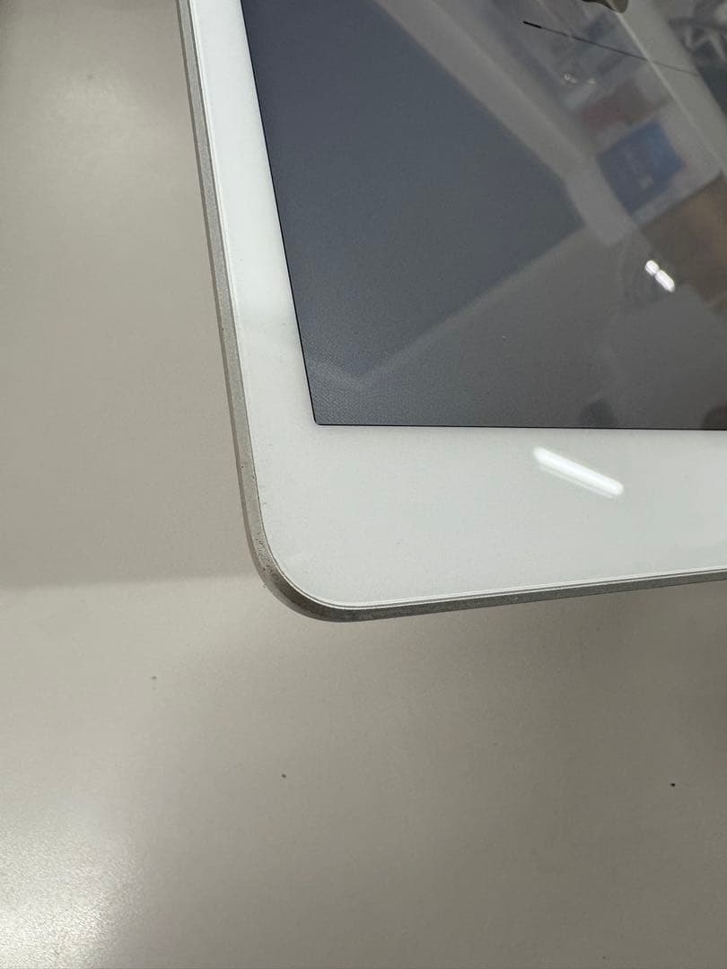 Apple iPad 第8世代Wi-Fi + Cellular シルバー 本体