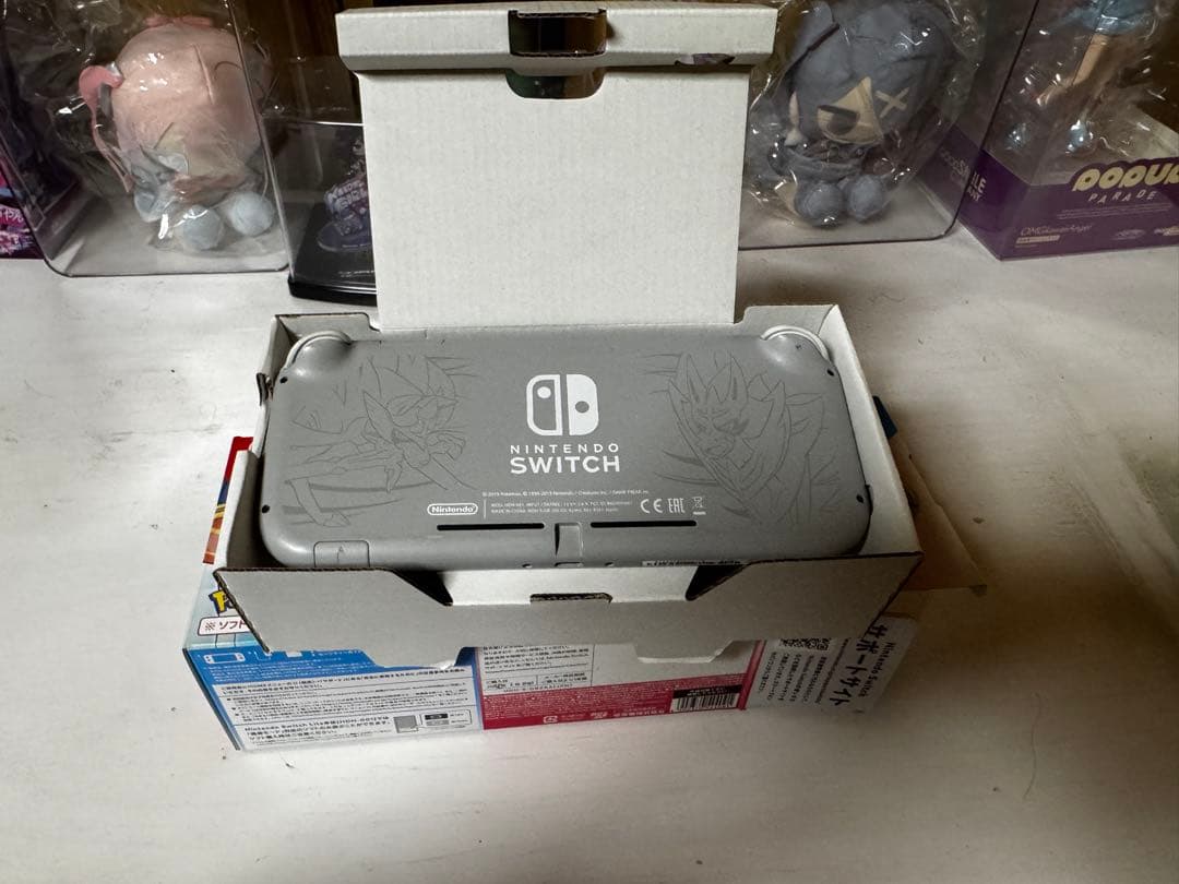 Nintendo Switch Lite ザシアン&ザマゼンタ