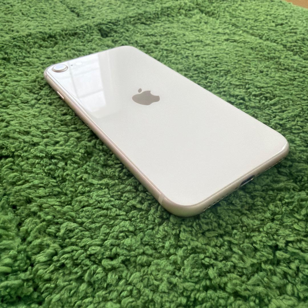 Apple iPhone SE (第3世代) 128GB スターライト本体