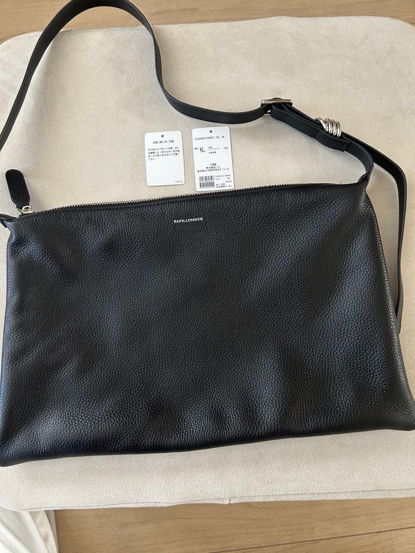 めめさま専用　スリムレザーショルダーバッグ　ブラック