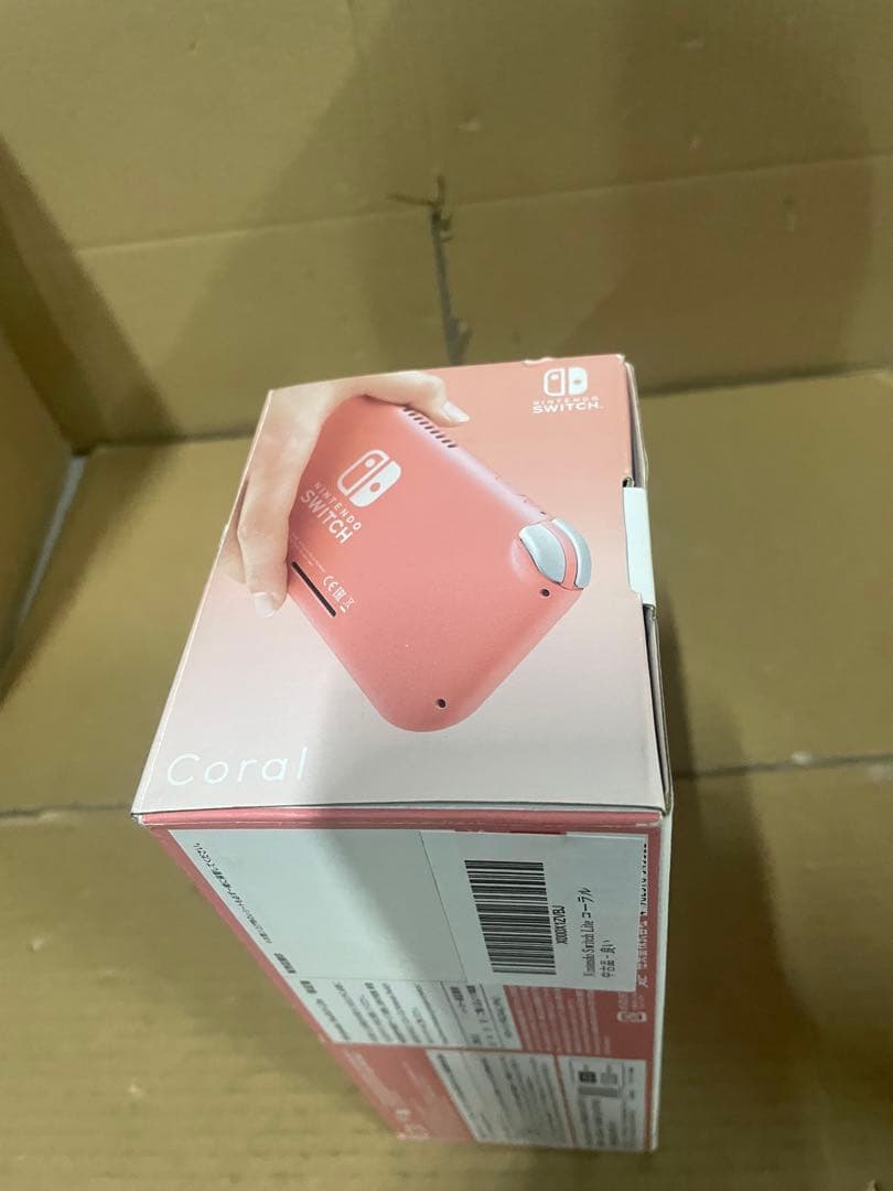 Nintendo Switch Lite コーラル