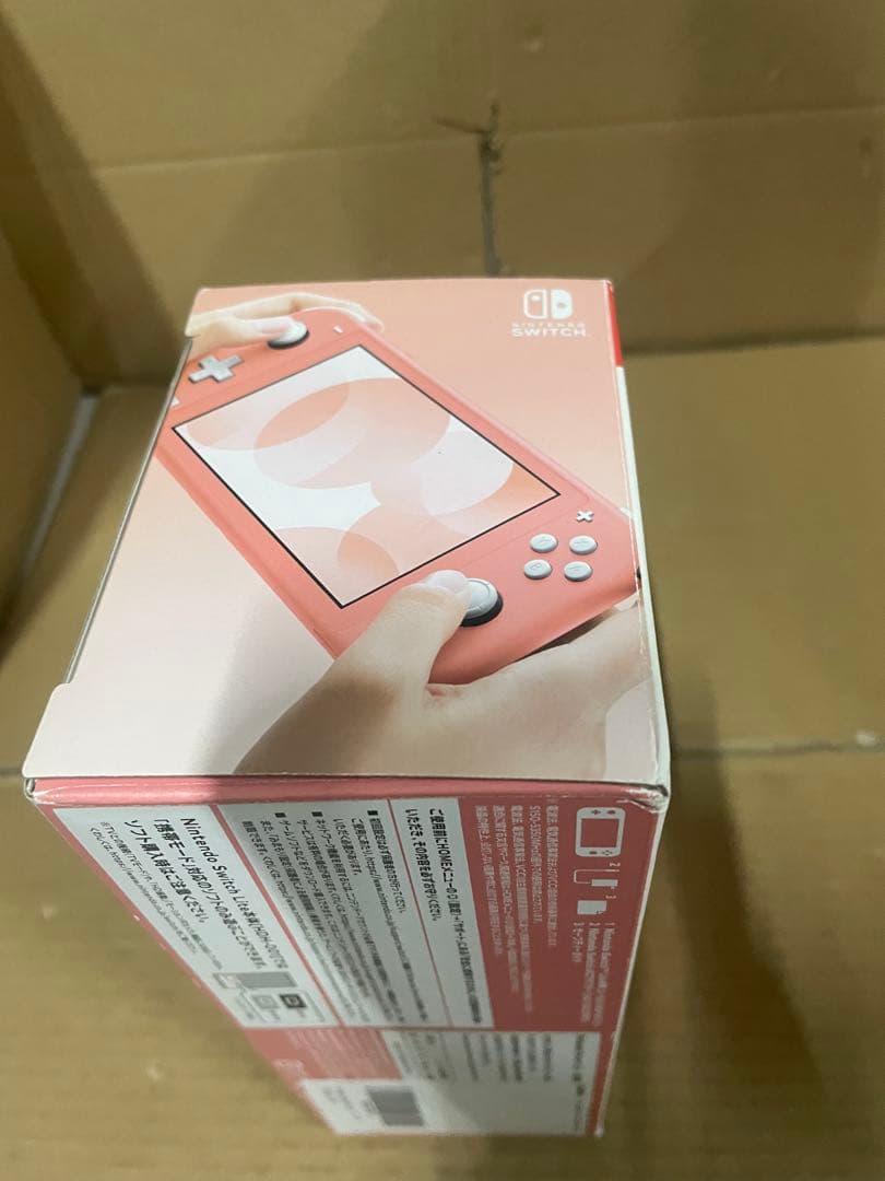 Nintendo Switch Lite コーラル