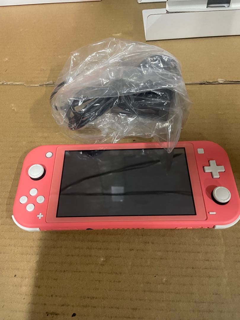Nintendo Switch Lite コーラル