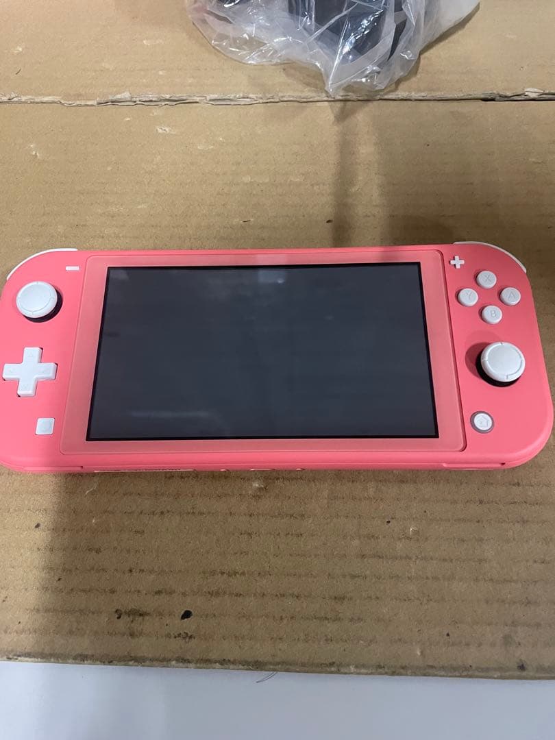 Nintendo Switch Lite コーラル