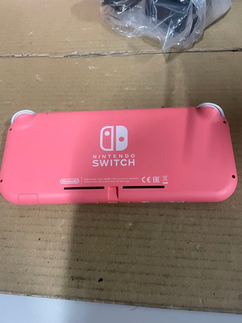 Nintendo Switch Lite コーラル