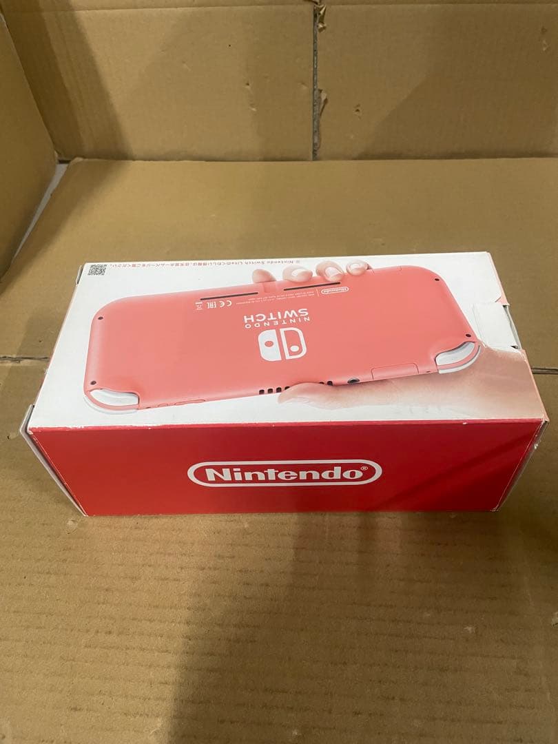 Nintendo Switch Lite コーラル