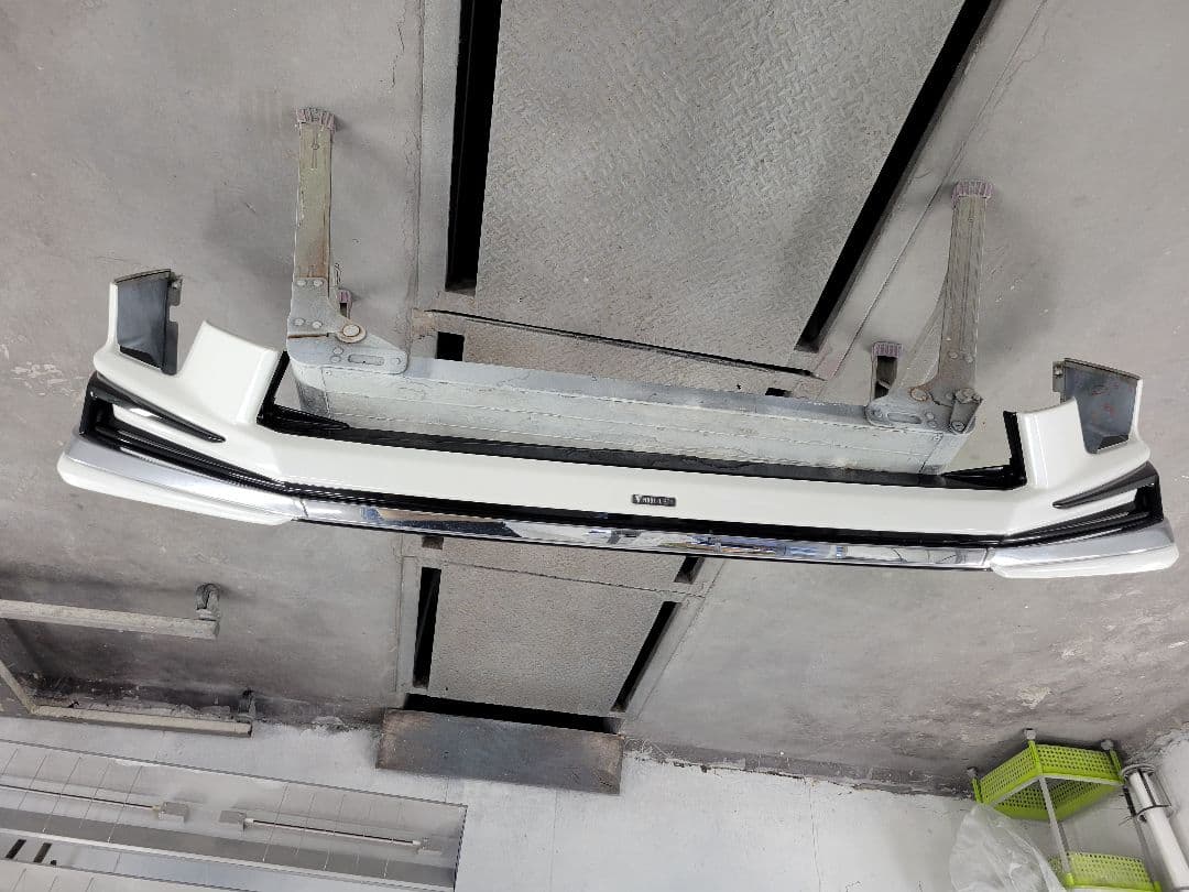 ヴォクシー80系　モデリスタ　フロントスポイラー