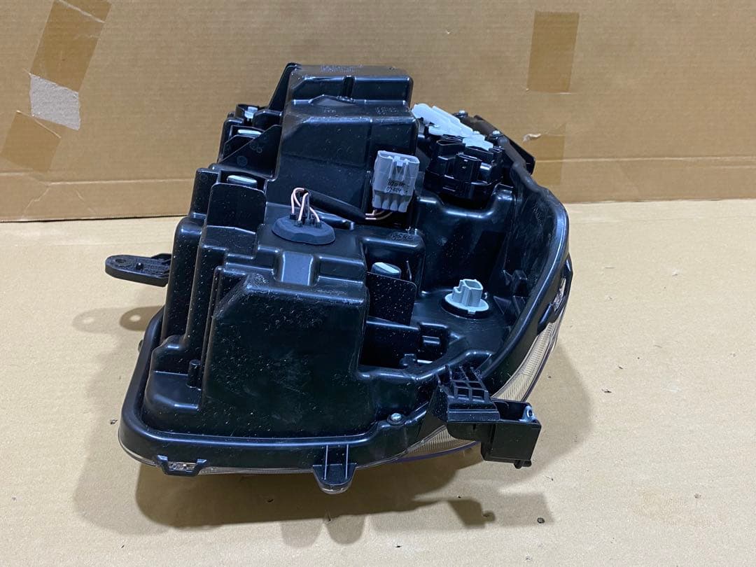 DA17W後期エブリィワゴン 右ヘッドライト ICHIKOH A028#4106