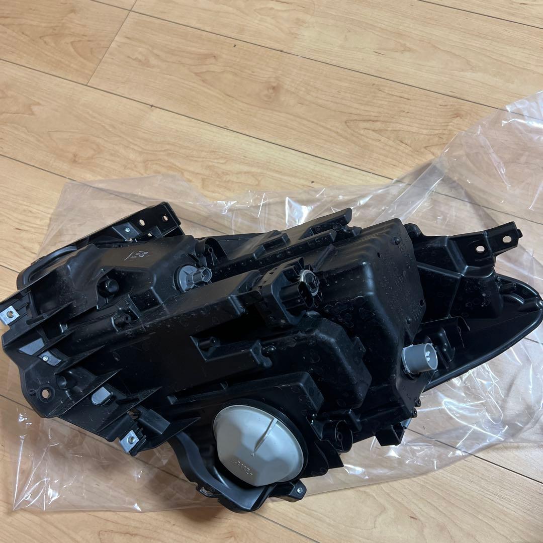 スズキ　スイフトヘッドライト　右