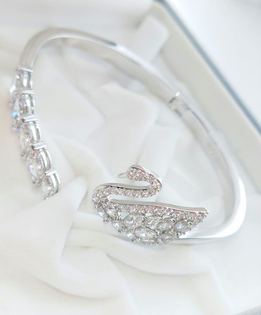 SWAROVSKI　Swan Lake バングル　Mサイズ