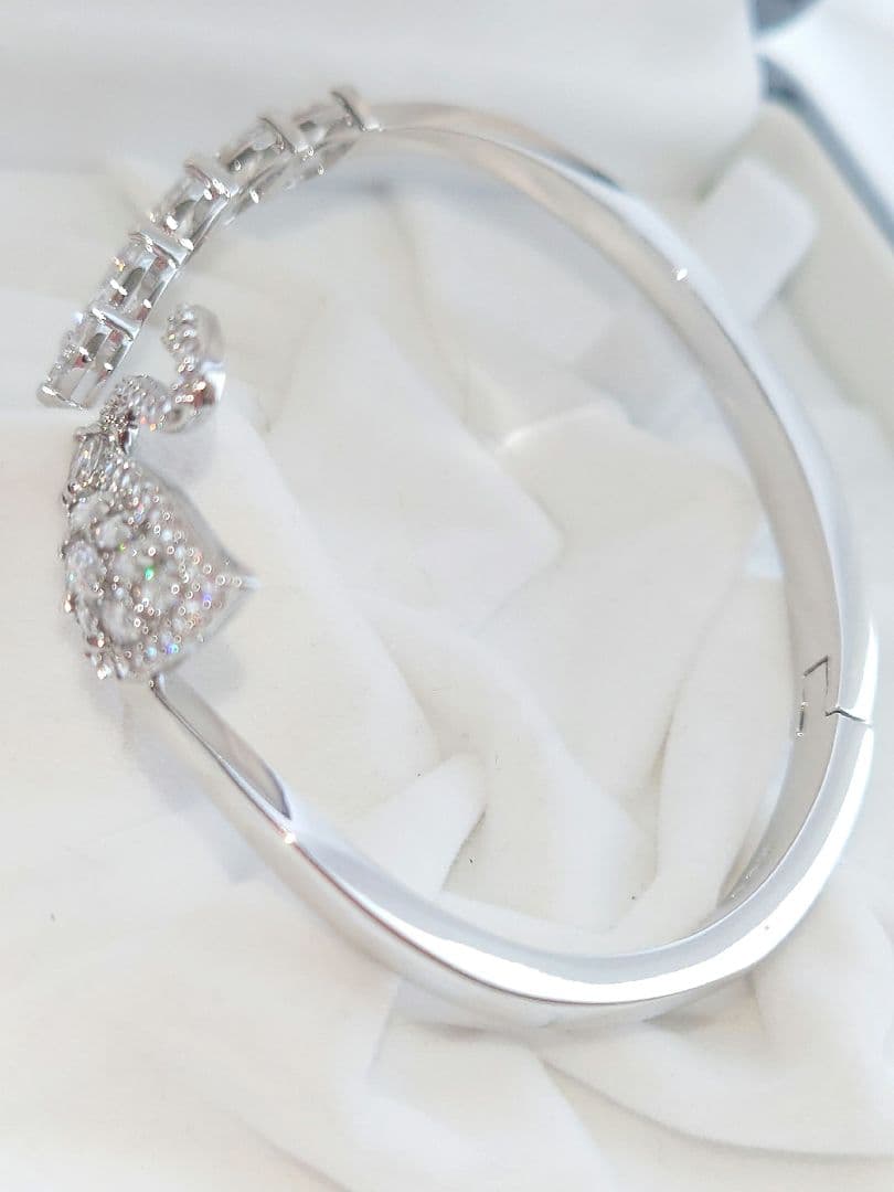 SWAROVSKI　Swan Lake バングル　Mサイズ