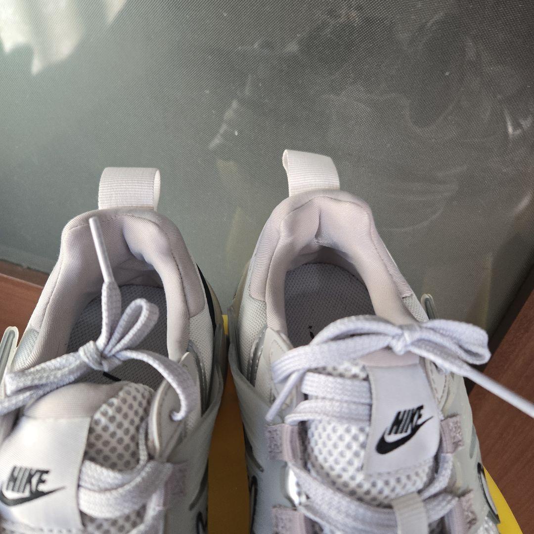 ナイキ V2K ラン スニーカー