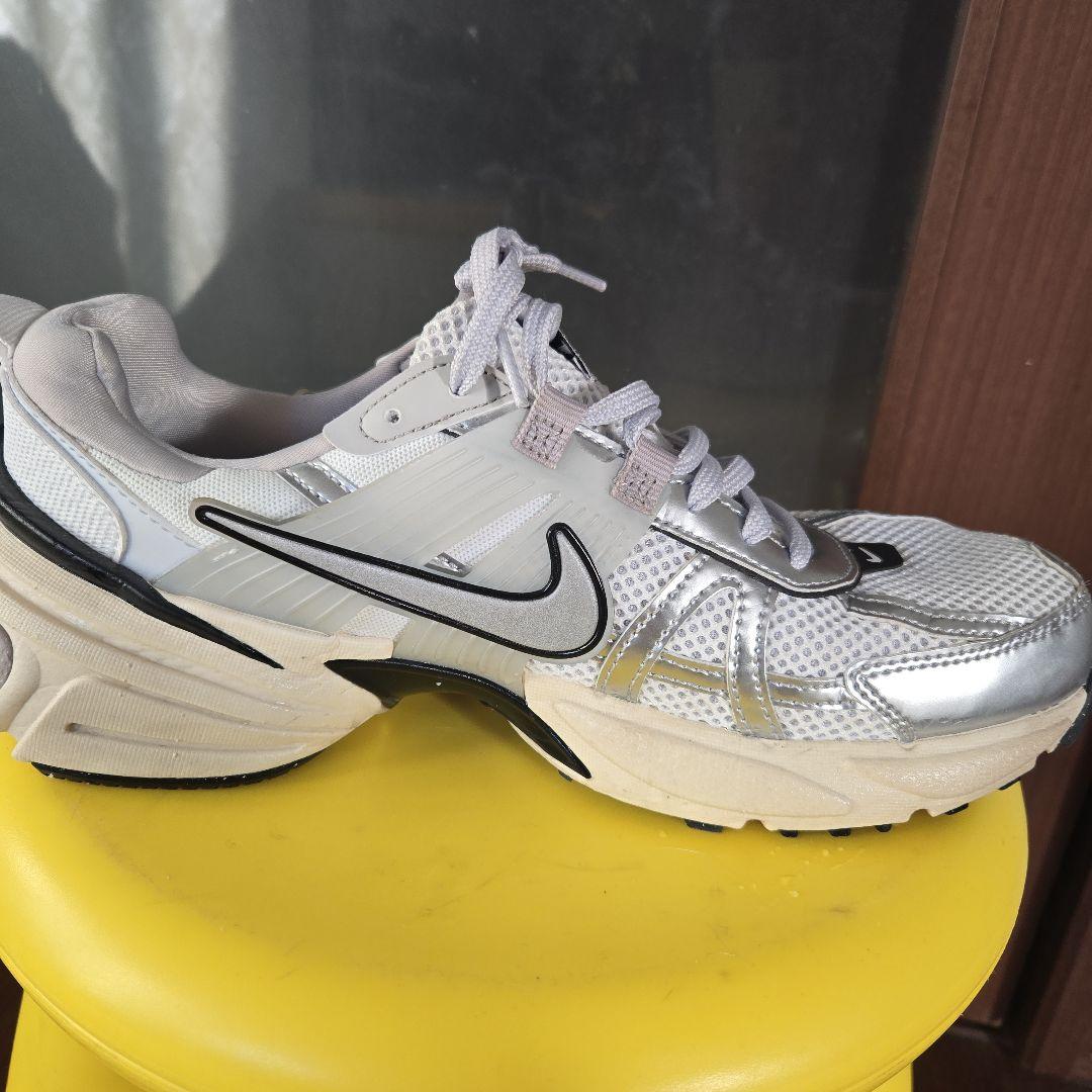 ナイキ V2K ラン スニーカー