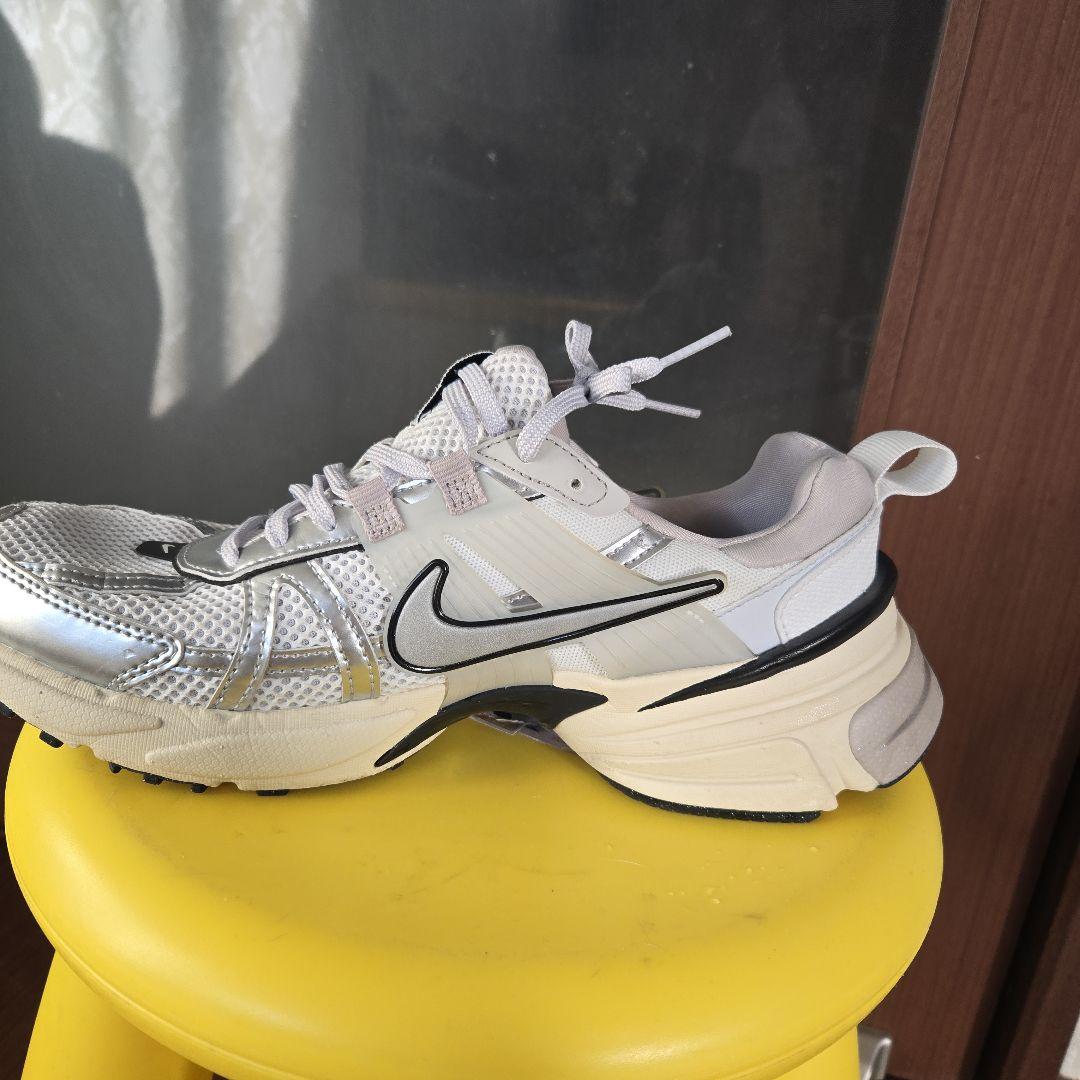 ナイキ V2K ラン スニーカー