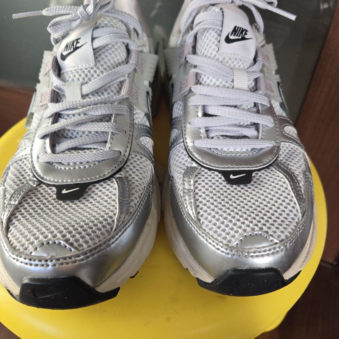 ナイキ V2K ラン スニーカー