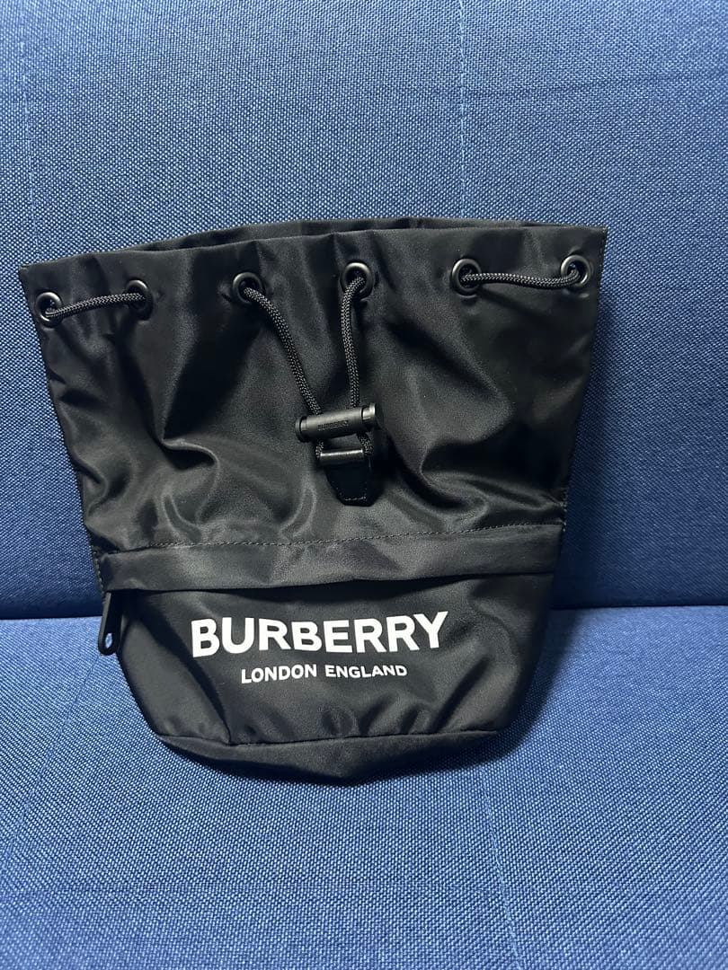 BURBERRY 巾着ポーチ 黒