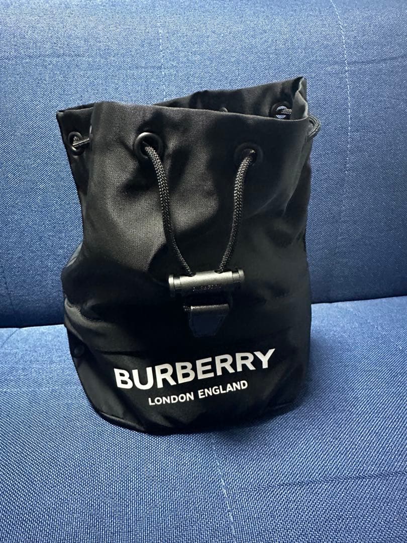 BURBERRY 巾着ポーチ 黒