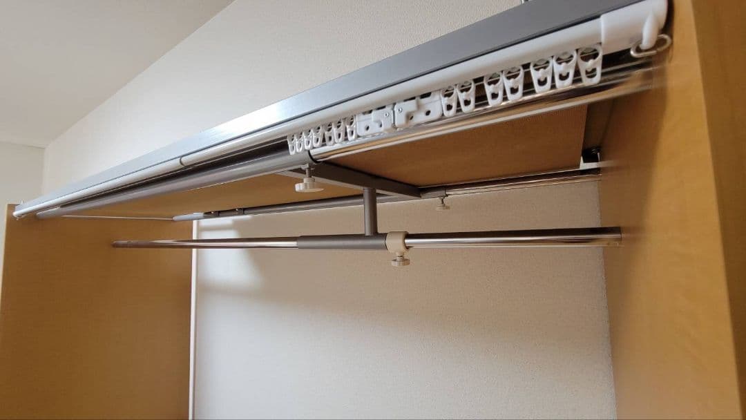 【中古】伸縮式　木製クローゼットハンガーラック