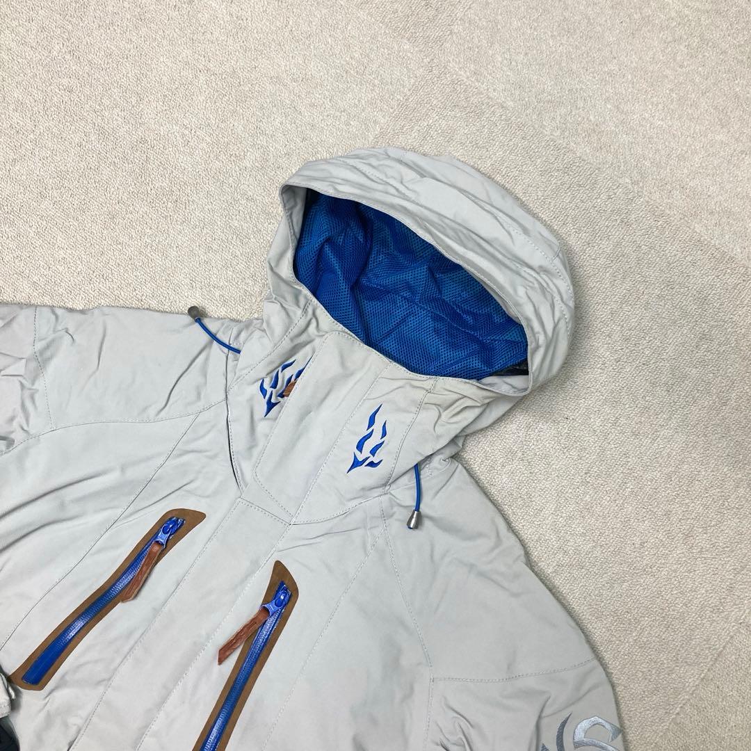 新品　訳あり　phenix スキーウェア　ジャケット　Mサイズ　シルバー　防水