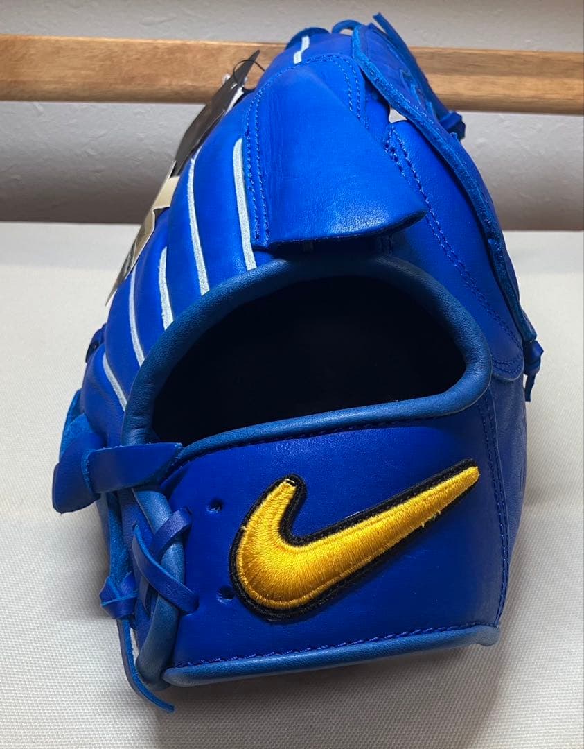 新品未使用品　ナイキ　軟式グローブ　投手用　岩隈モデル