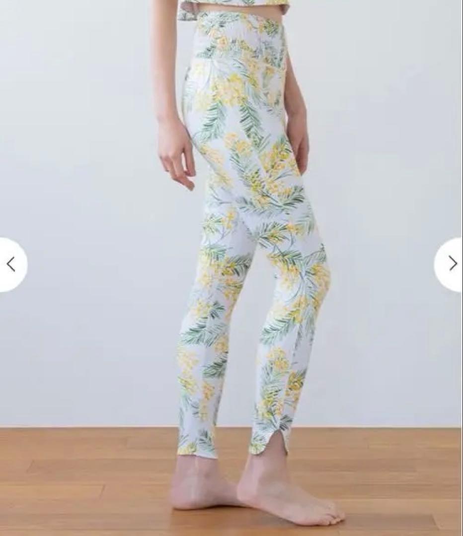 新品未開封【SUKALA】スプリングフラワーシャーリングレギンス