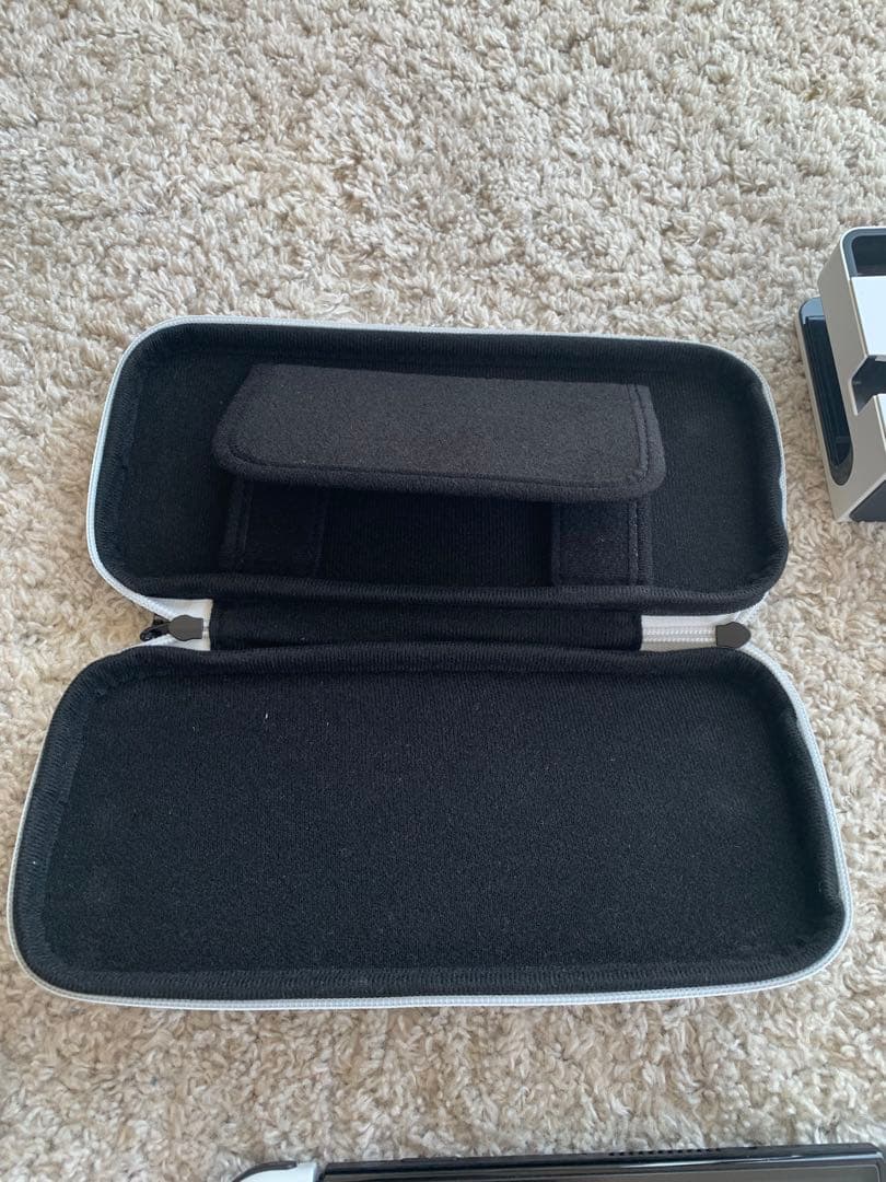 Nintendo Switch 有機ELモデル ホワイト＋純正キャリングケース付