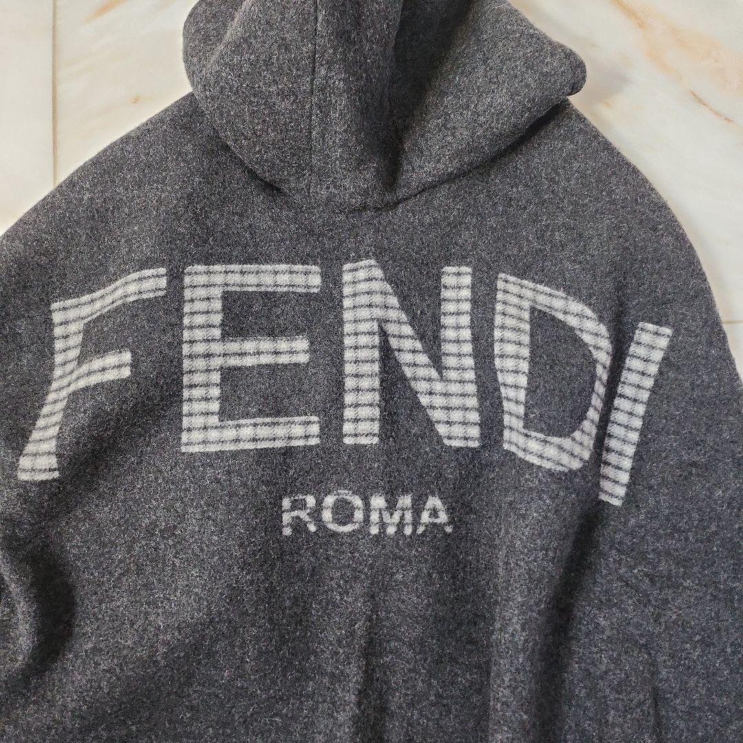 FENDI フード付きポンチョ グレー