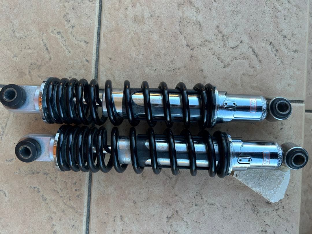 スポーツスターに使用していましたが、Ｖロッド用だと思います。純正サスペンション
