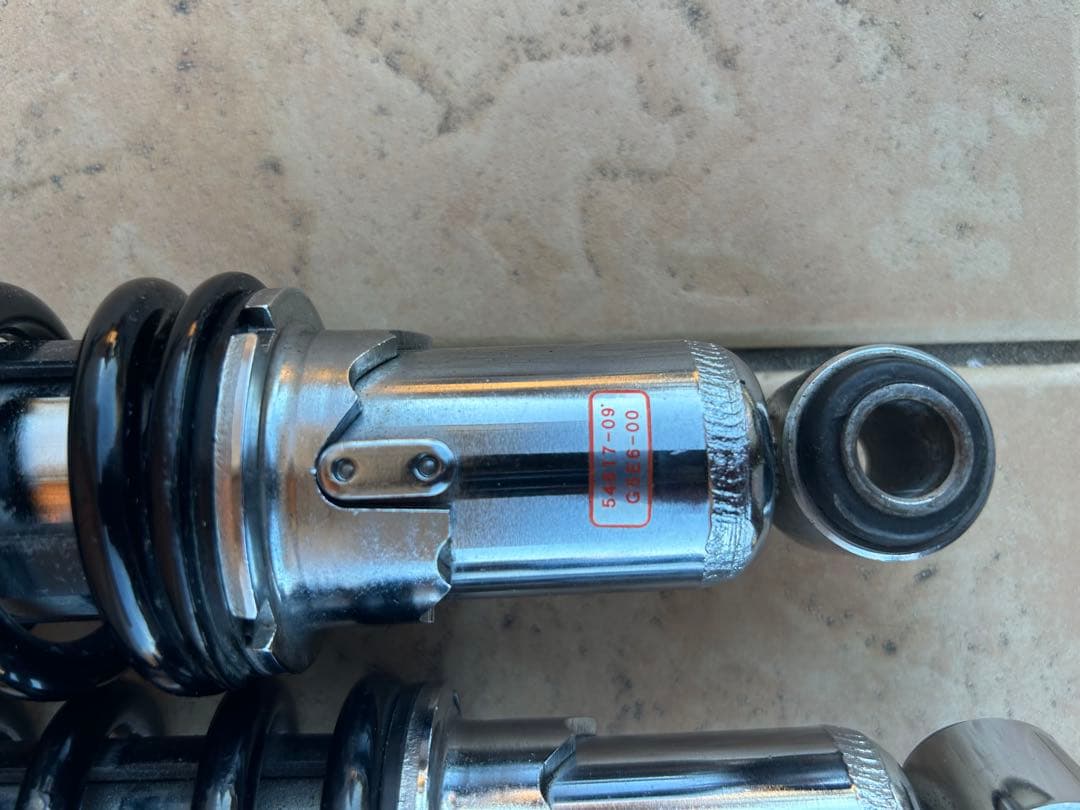 スポーツスターに使用していましたが、Ｖロッド用だと思います。純正サスペンション