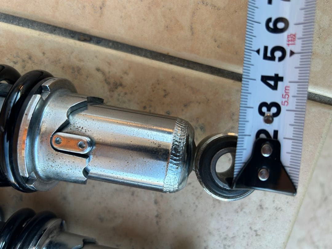 スポーツスターに使用していましたが、Ｖロッド用だと思います。純正サスペンション