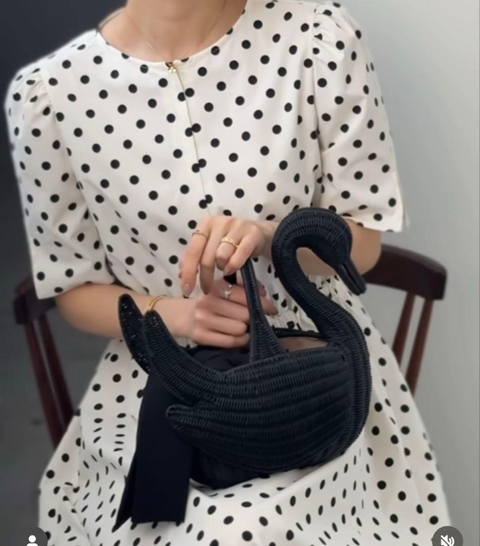 ブラック 白鳥型 かごバッグ