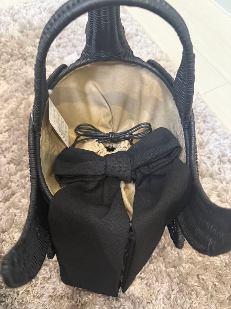 ブラック 白鳥型 かごバッグ